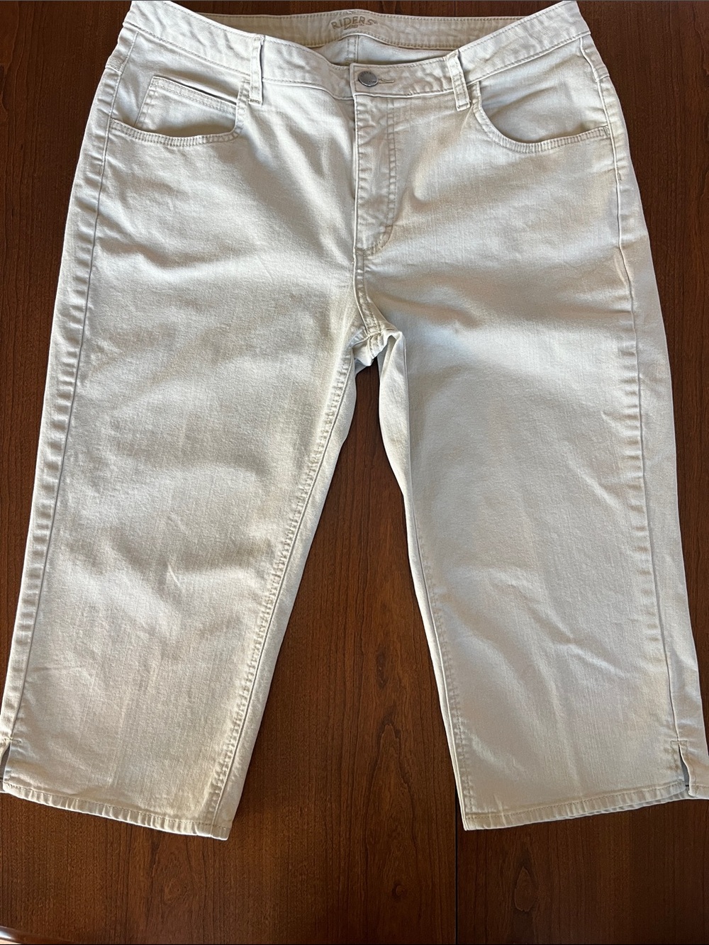 Riders by Lee Women’s Light Khaki Relaxed Capris (#106)